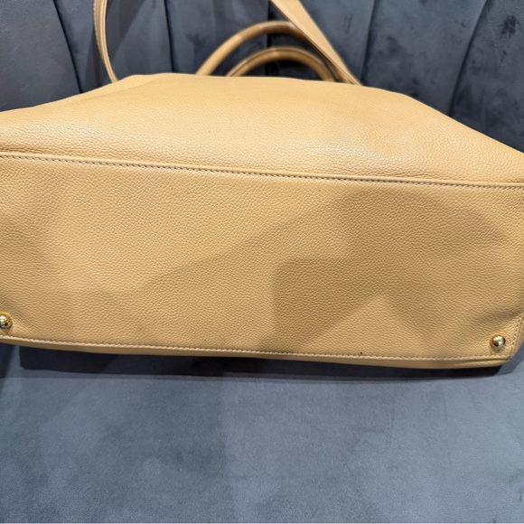 CHANEL 24k Gold Executive Tote Bag Beige - Picture 12 of 17